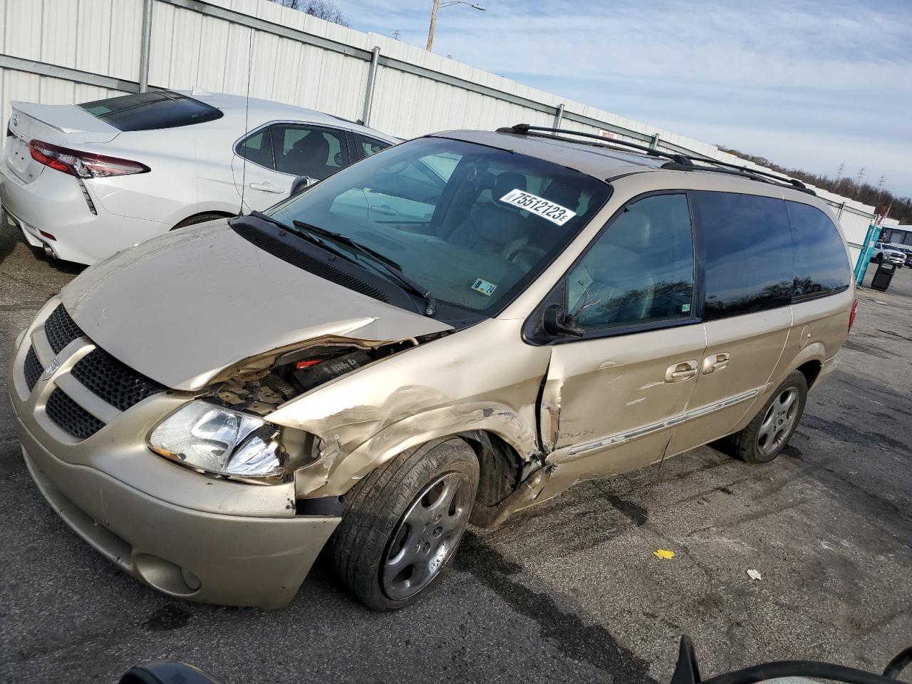 Image 1 of 2001 DODGE GRAND CARAVAN ES 2001 with VIN 2B8GP54L21R156183