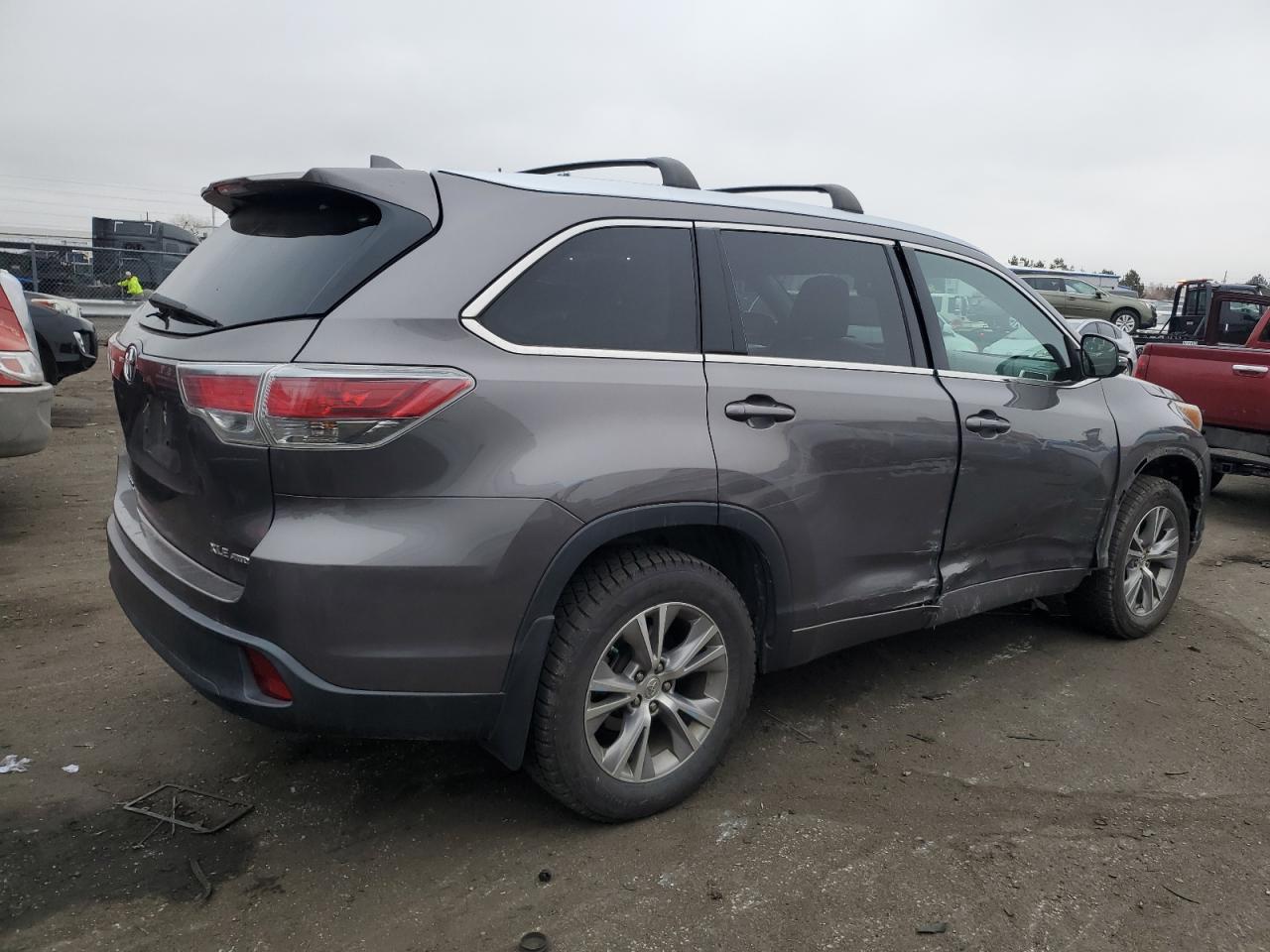 Изображение 3 2015 TOYOTA HIGHLANDER XLE 2015 с VIN 5TDJKRFH4FS123564