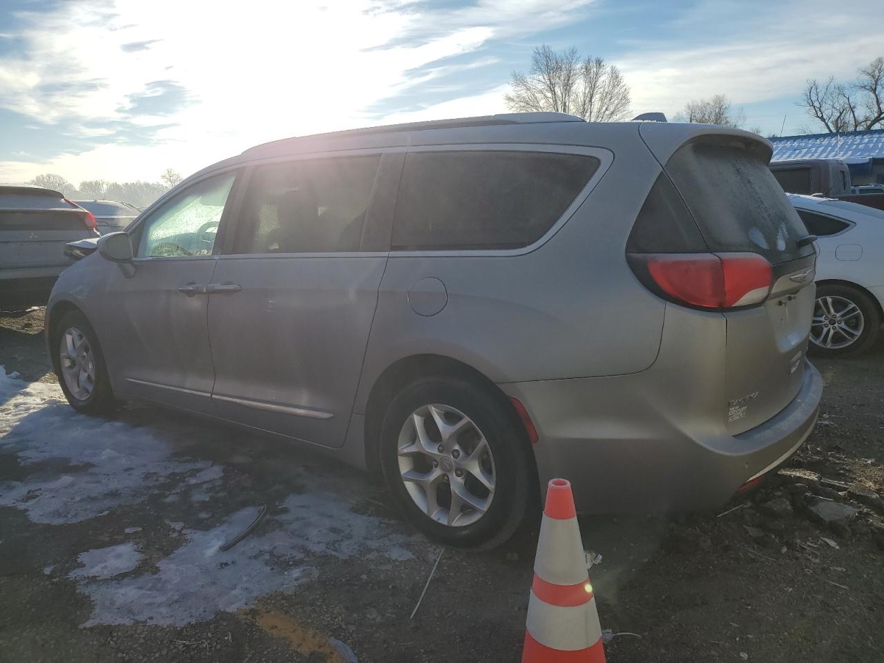 Image 2 of 2020 CHRYSLER PACIFICA LIMITED 2020 with VIN 2C4RC1GG6LR276734
