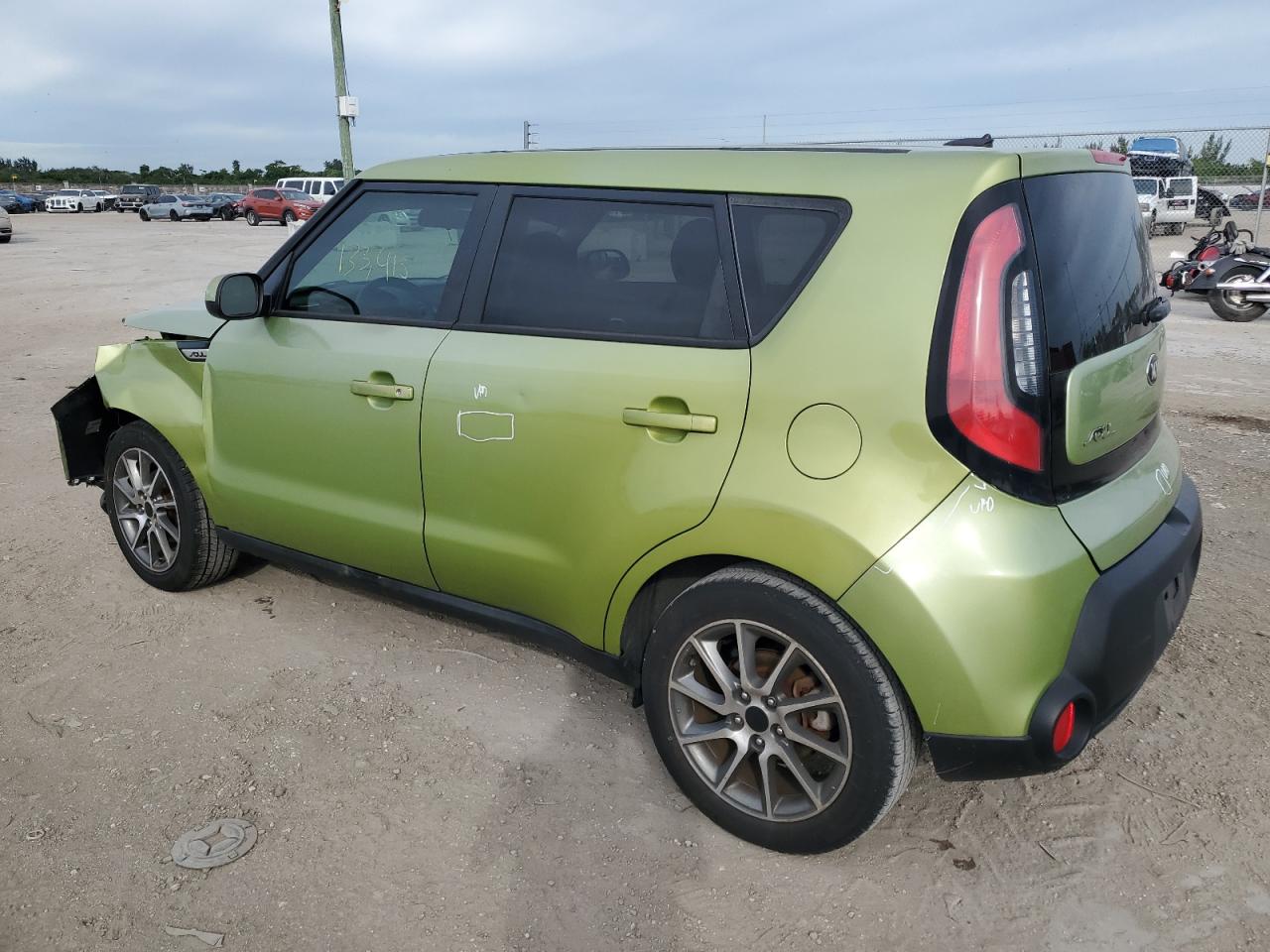 Изображение 2 2015 KIA SOUL  2015 с VIN KNDJN2A26F7811092