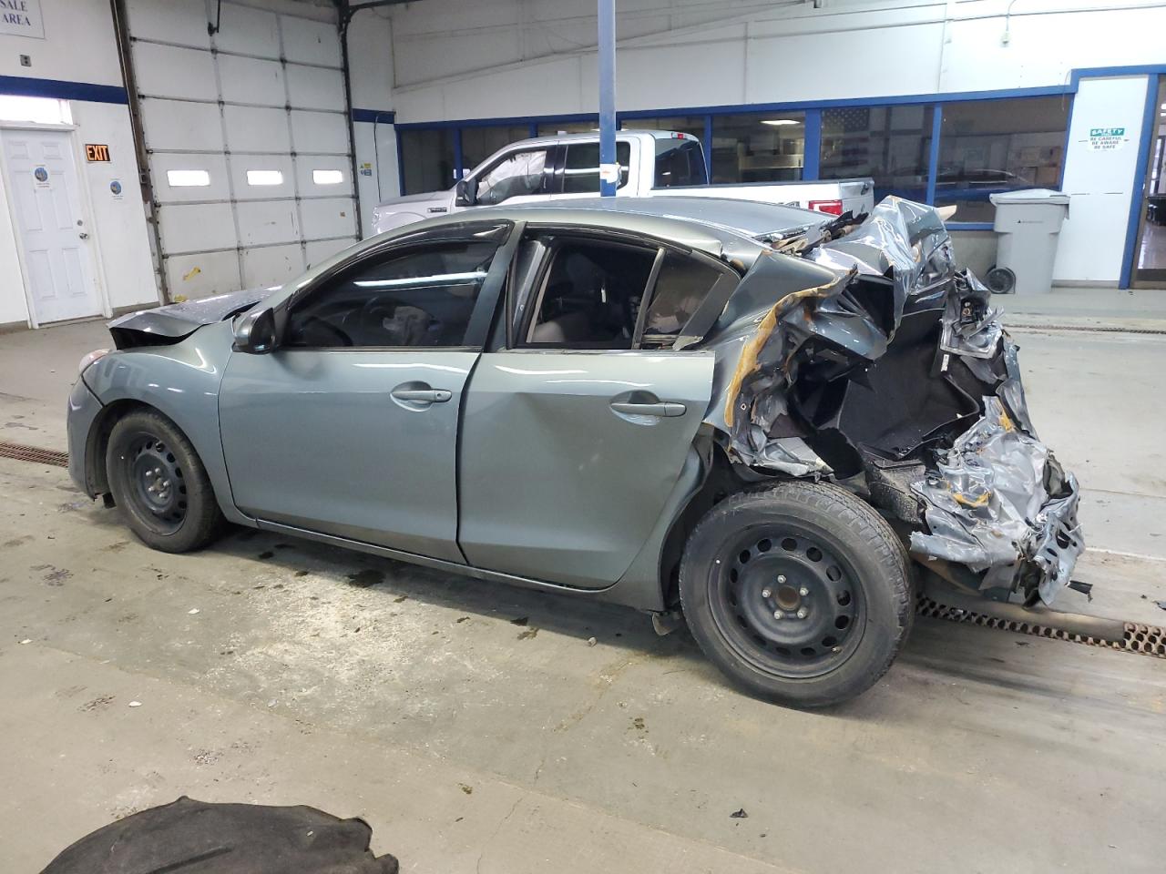 Изображение 2 2013 MAZDA 3 I 2013 с VIN JM1BL1U81D1702348