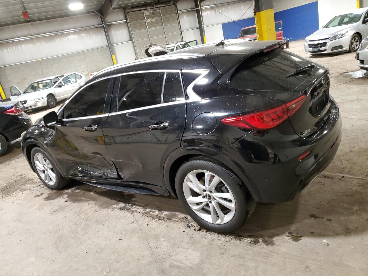 Obraz 2 z 2018 INFINITI QX30 BASE 2018 z VIN SJKCH5CP9JA041280