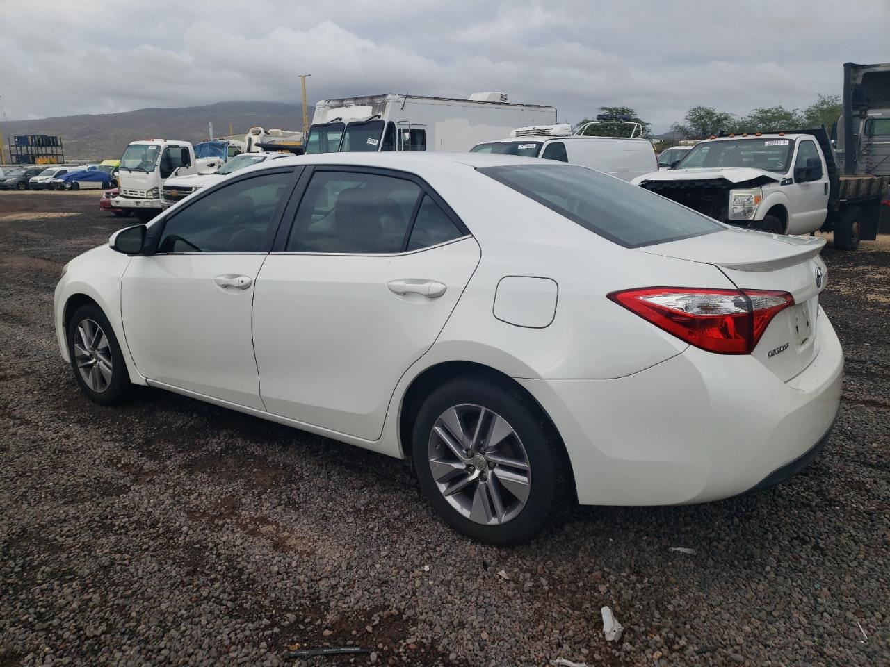 Obraz 2 z 2015 TOYOTA COROLLA ECO 2015 z VIN 5YFBPRHE0FP277285