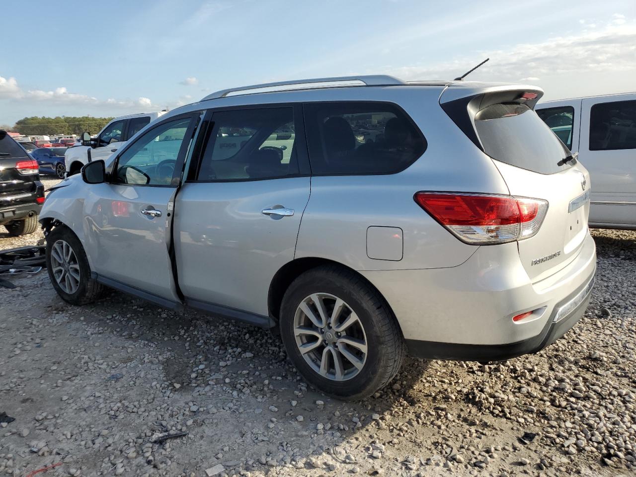 Obraz 2 z 2016 NISSAN PATHFINDER S 2016 z VIN 5N1AR2MN3GC654135
