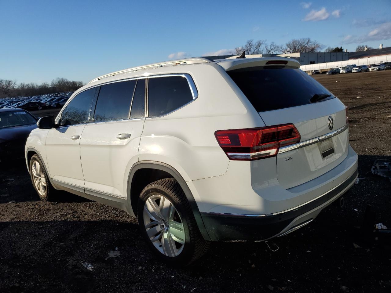 Image 2 of 2018 VOLKSWAGEN ATLAS SEL PREMIUM 2018 with VIN 1V2NR2CA3JC531946