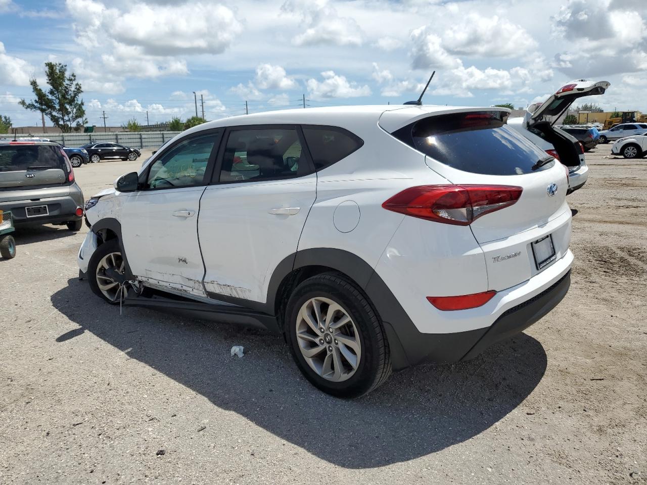 Image 2 of 2017 HYUNDAI TUCSON SE 2017 with VIN KM8J23A48HU261247