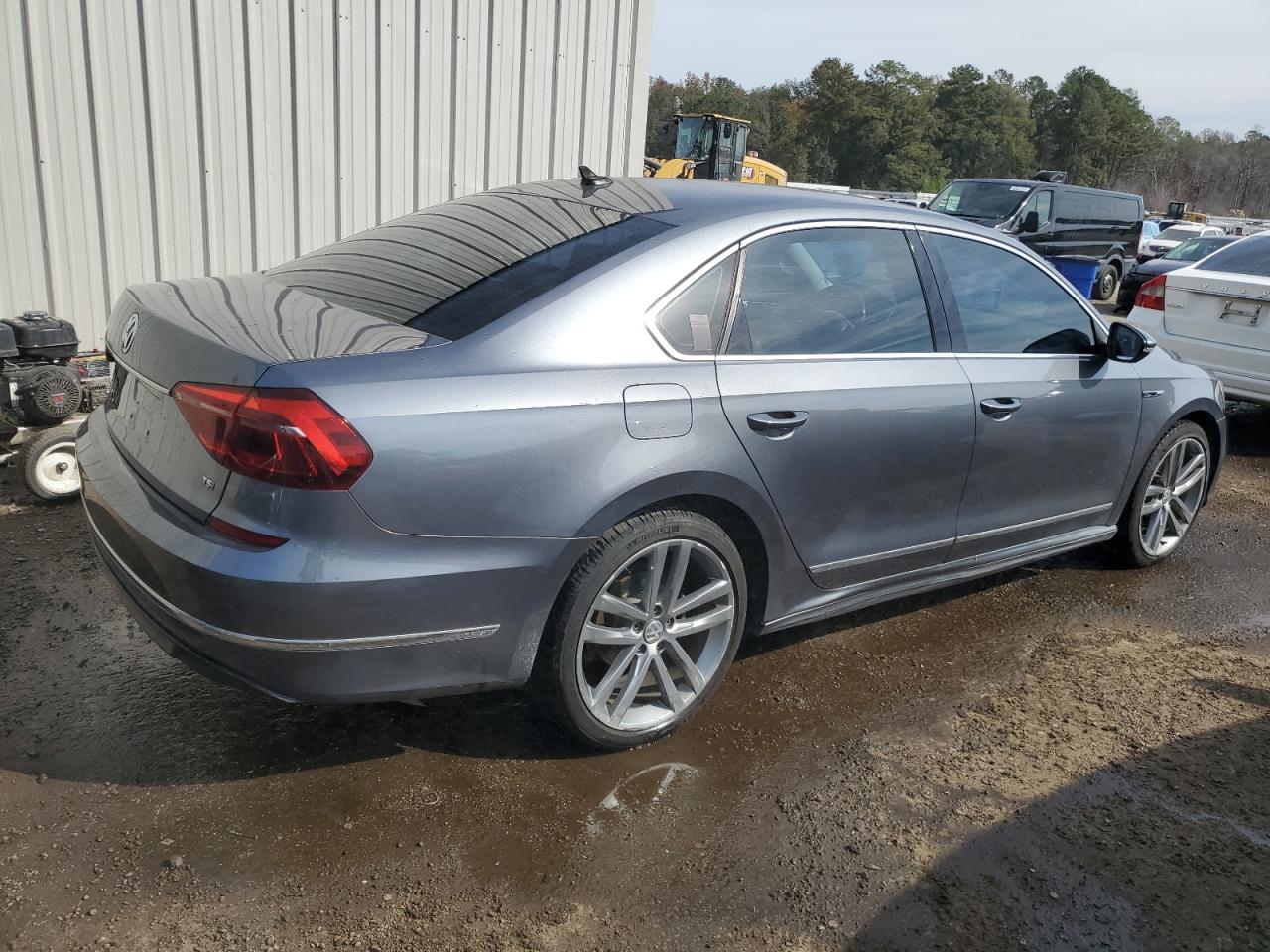 Изображение 3 2017 VOLKSWAGEN PASSAT R-LINE 2017 с VIN 1VWDT7A35HC028359
