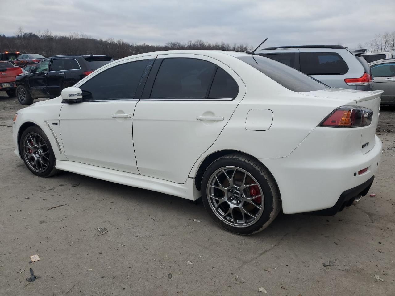 Obraz 2 z 2015 MITSUBISHI LANCER EVOLUTION MR 2015 z VIN JA32W5FVXFU008341