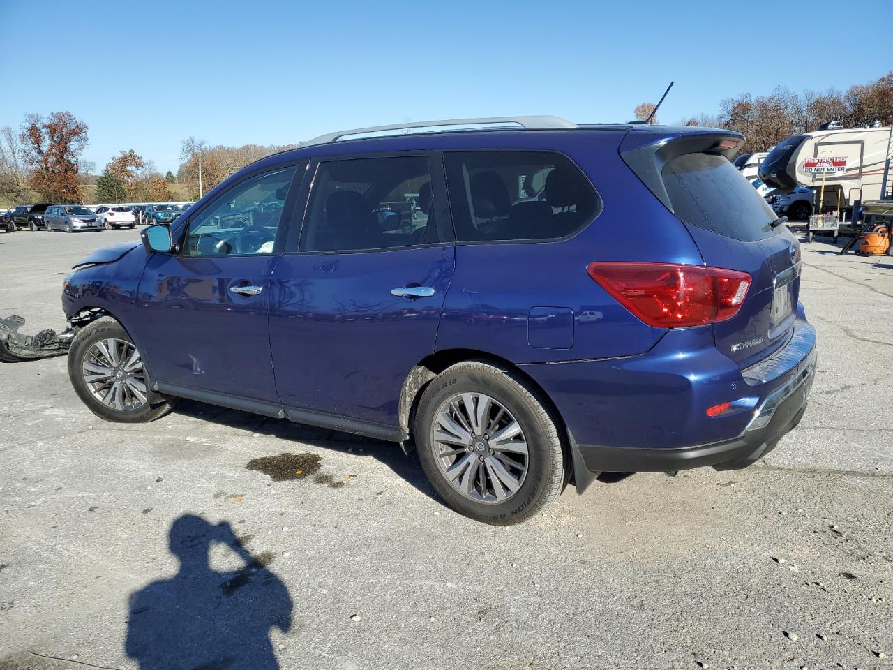Изображение 2 2018 NISSAN PATHFINDER S 2018 с VIN 5N1DR2MM6JC677937