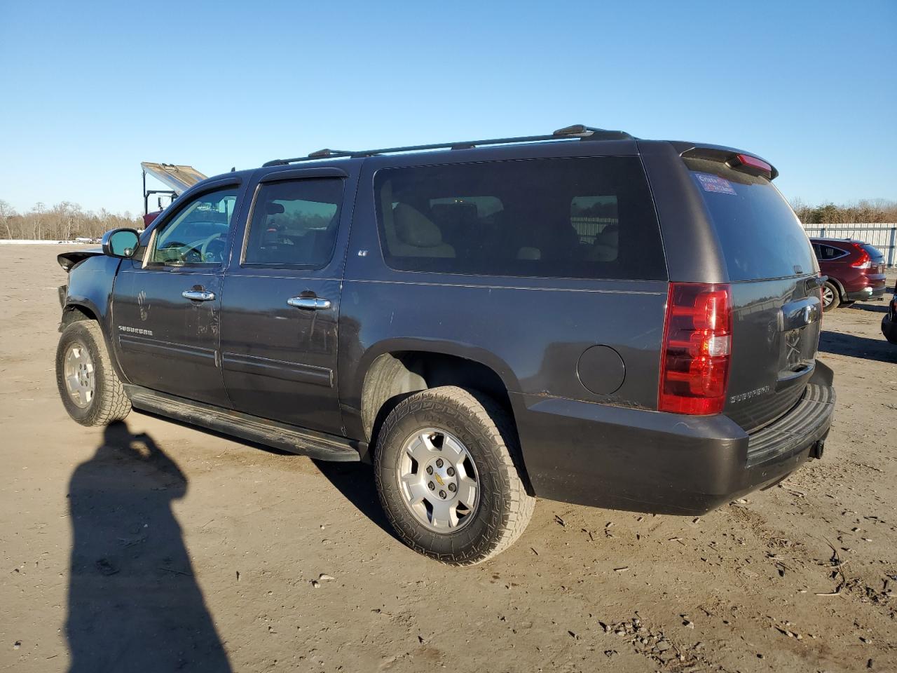 Image 2 of 2011 CHEVROLET SUBURBAN K1500 LT 2011 with VIN 1GNSKJE37BR170647