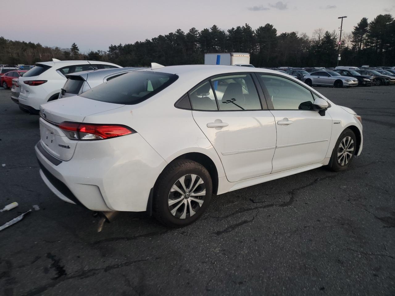 Obraz 3 z 2020 TOYOTA COROLLA LE 2020 z VIN JTDEBRBE1LJ001217