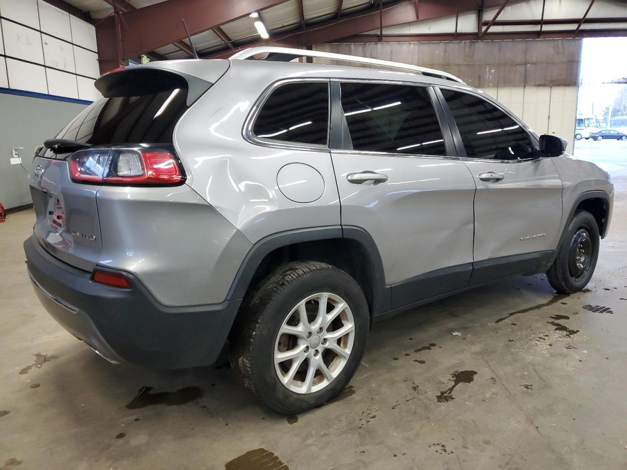 Image 3 of 2019 JEEP CHEROKEE LIMITED 2019 with VIN 1C4PJMDX3KD334433