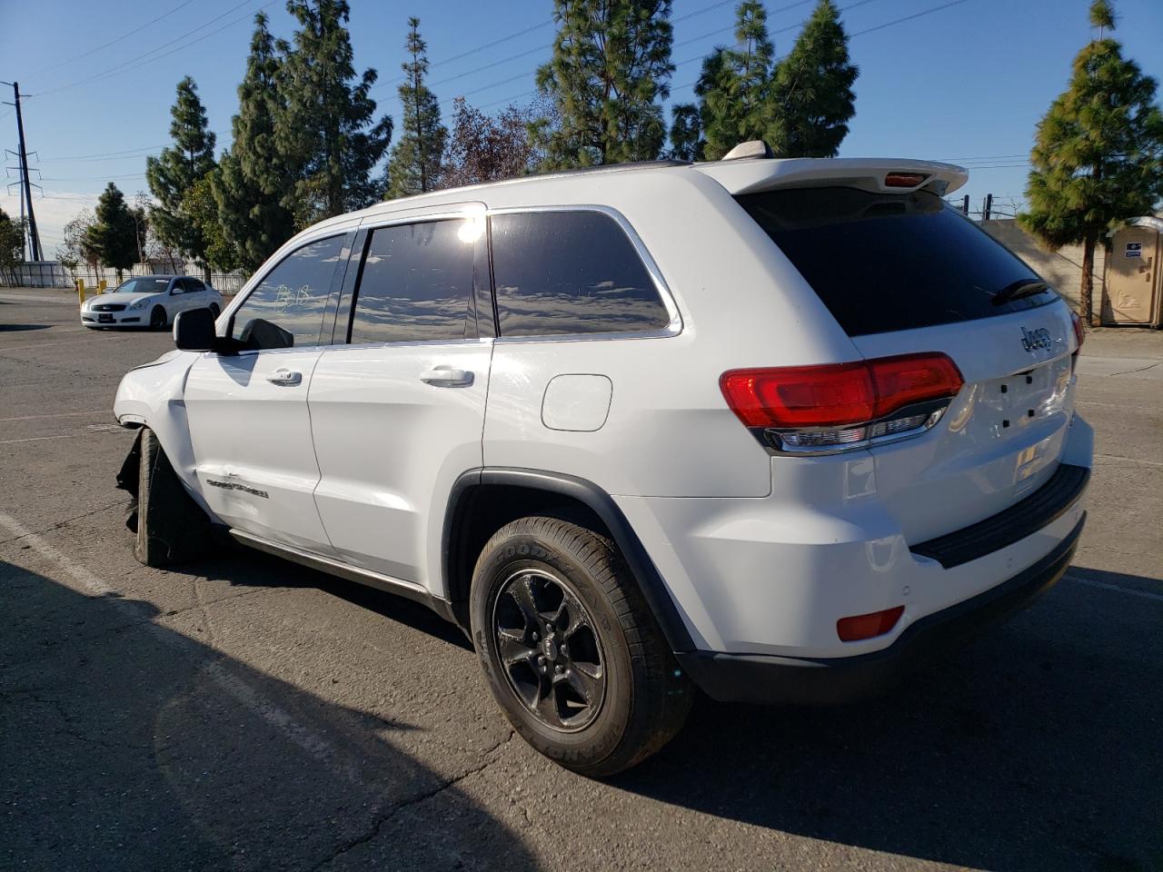 Obraz 2 z 2017 JEEP GRAND CHEROKEE LAREDO 2017 z VIN 1C4RJEAG7HC708401