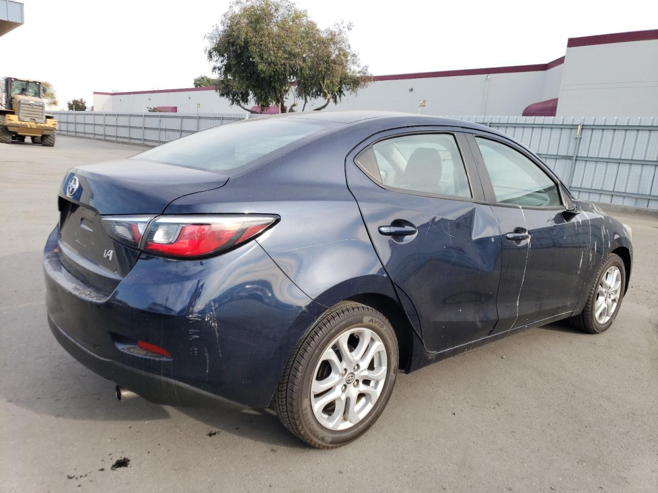 Изображение 3 Toyota Scion Ia 2016 с VIN 3MYDLBZV2GY135856