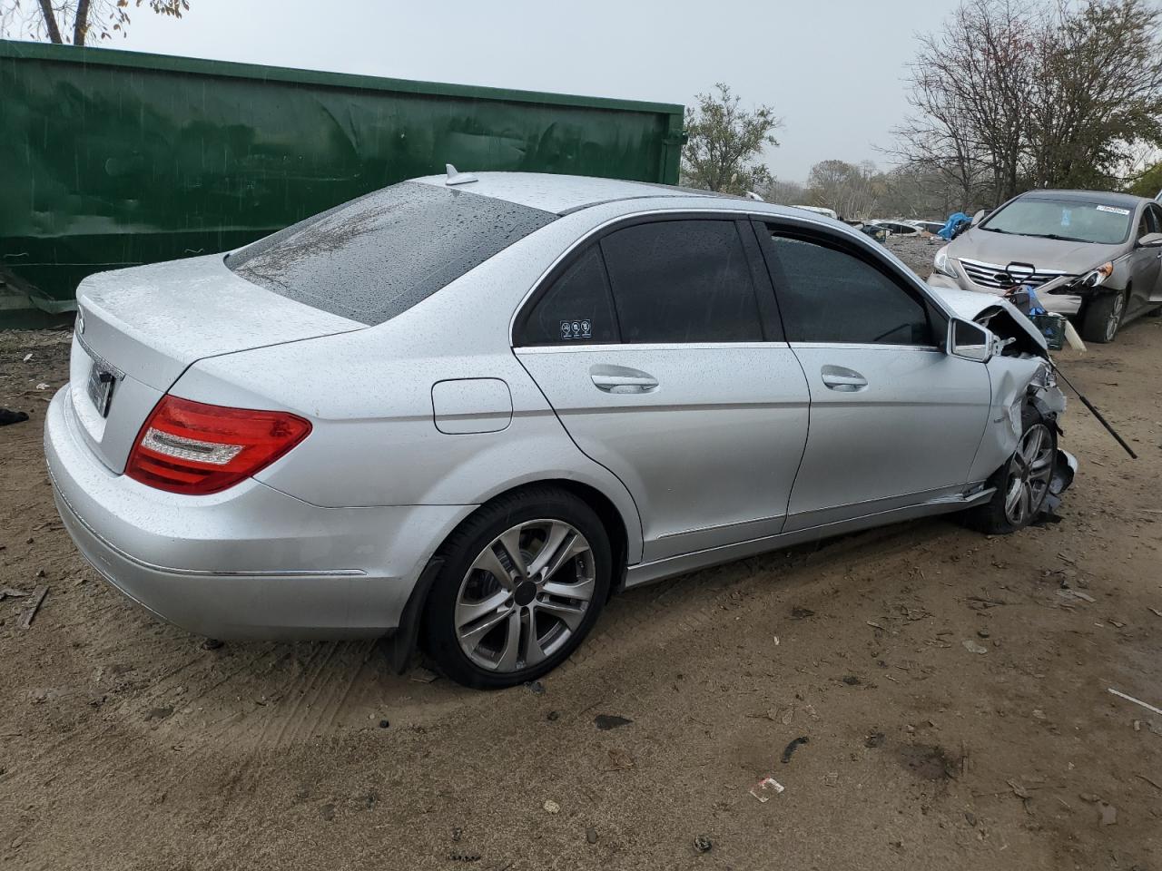 Obraz 3 z 2012 MERCEDES-BENZ C 250 2012 z VIN WDDGF4HB4CR215994
