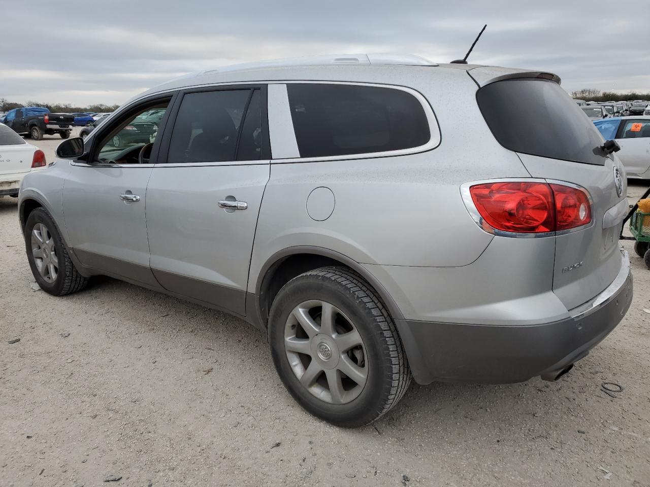Obraz 2 z 2010 BUICK ENCLAVE CXL 2010 z VIN 5GALRCED3AJ132554