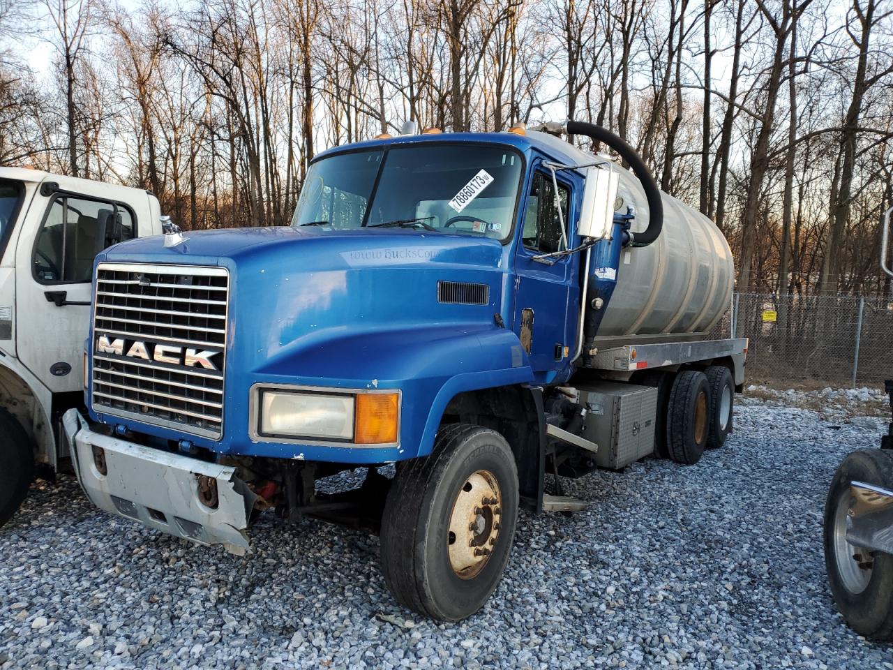 Image 2 of 1998 MACK 600 CH600 1998 with VIN 1M1AA09Y1YW019790