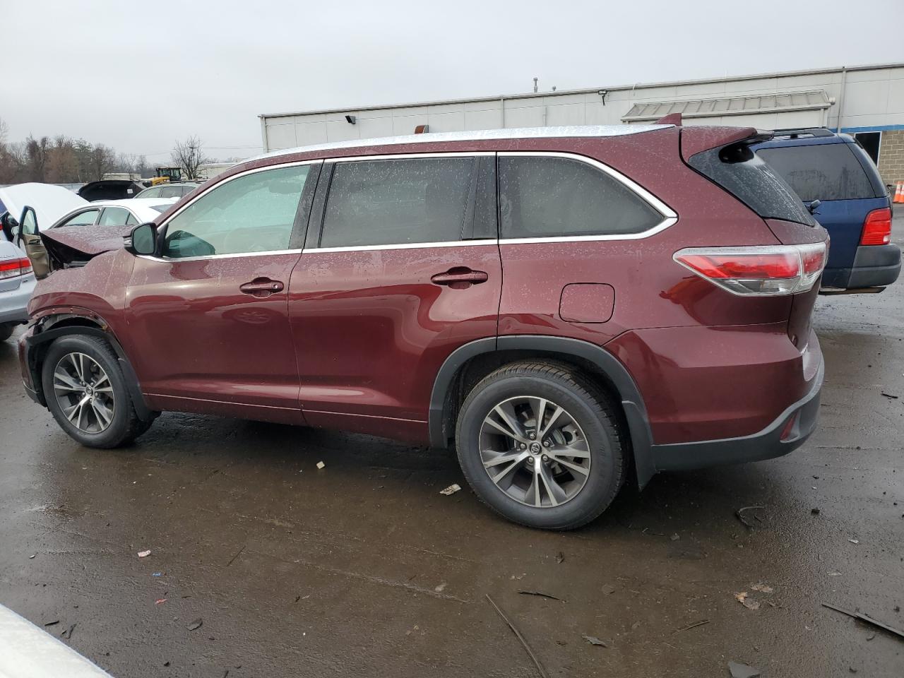 Image 2 of 2016 TOYOTA HIGHLANDER XLE 2016 with VIN 5TDJKRFHXGS314343