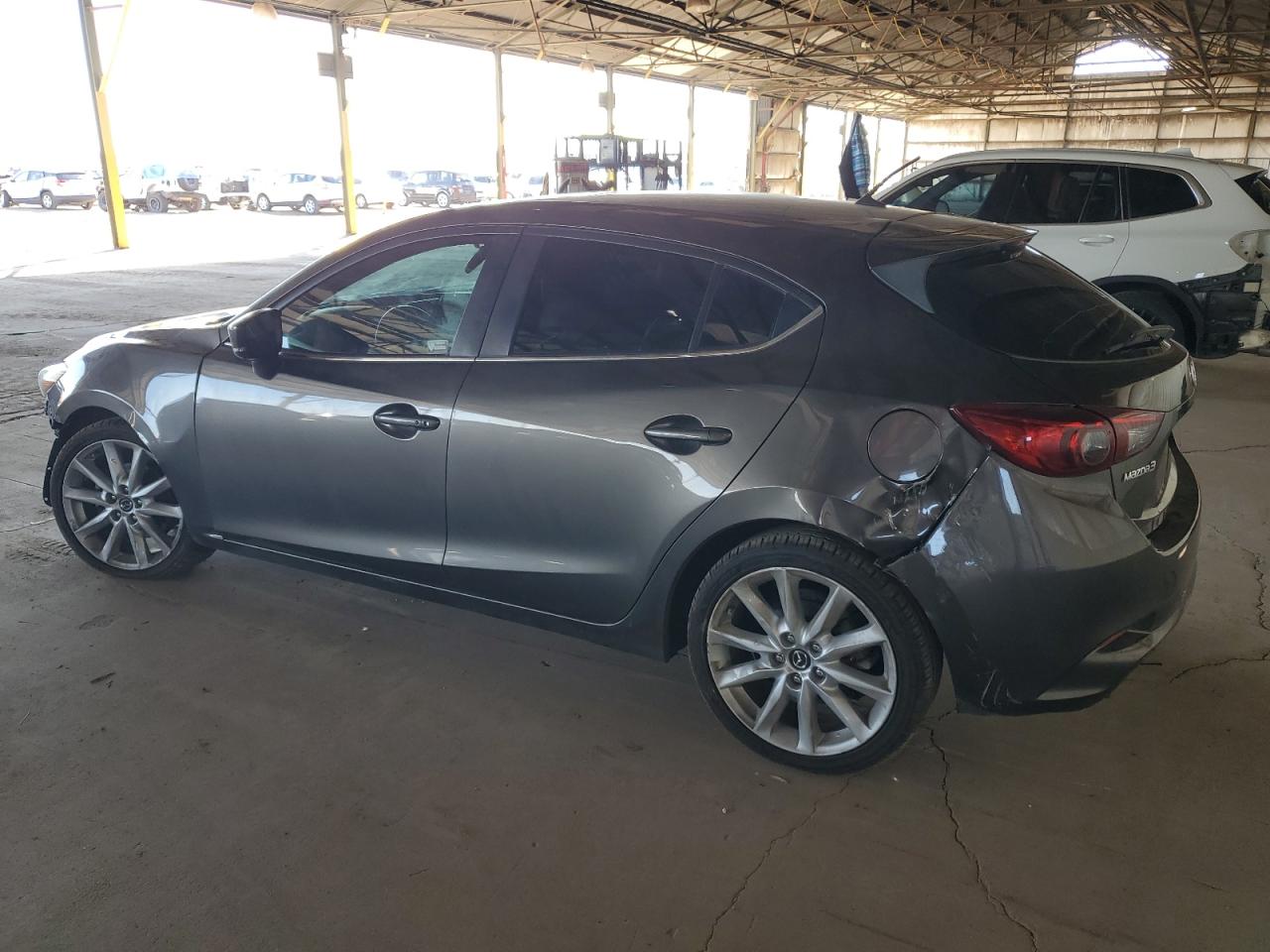 Obraz 2 z 2017 MAZDA 3 TOURING 2017 z VIN 3MZBN1L34HM154691