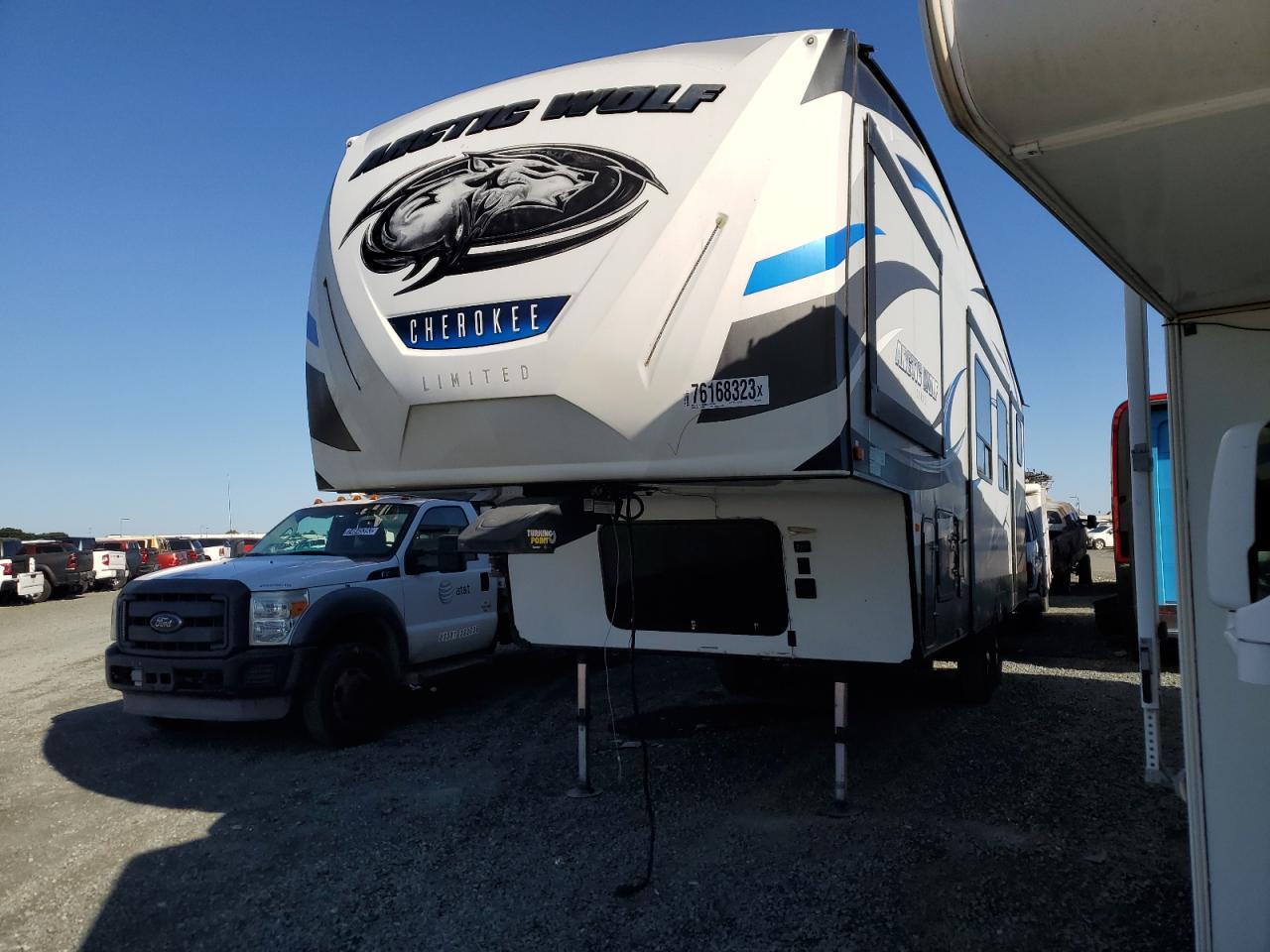 Image 2 of 2018 CHKE UTIL TLR 2018 with VIN 5ZT3CKXB6J2701444