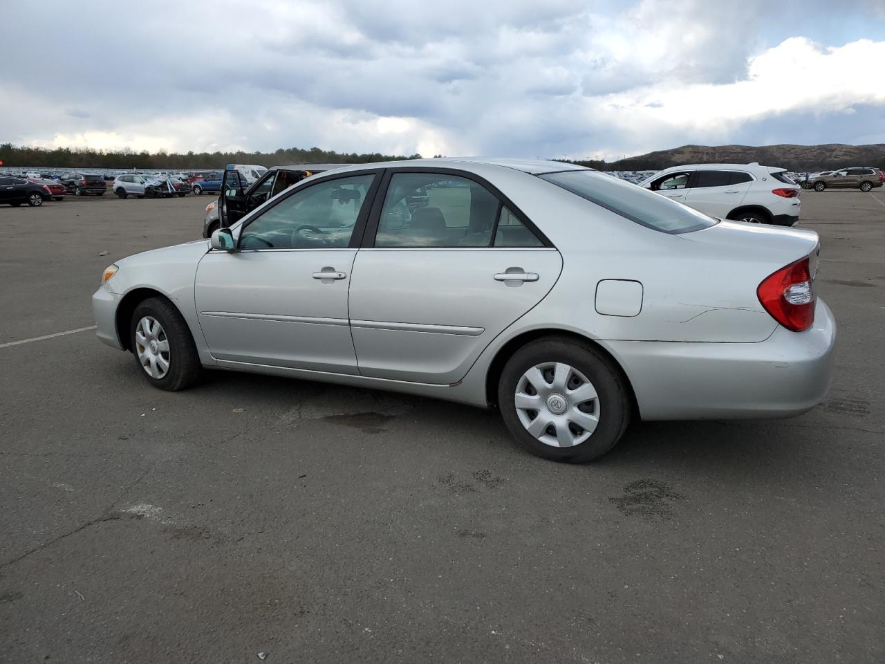 Image 2 of 2002 TOYOTA CAMRY LE 2002 with VIN 4T1BE32KX2U020533