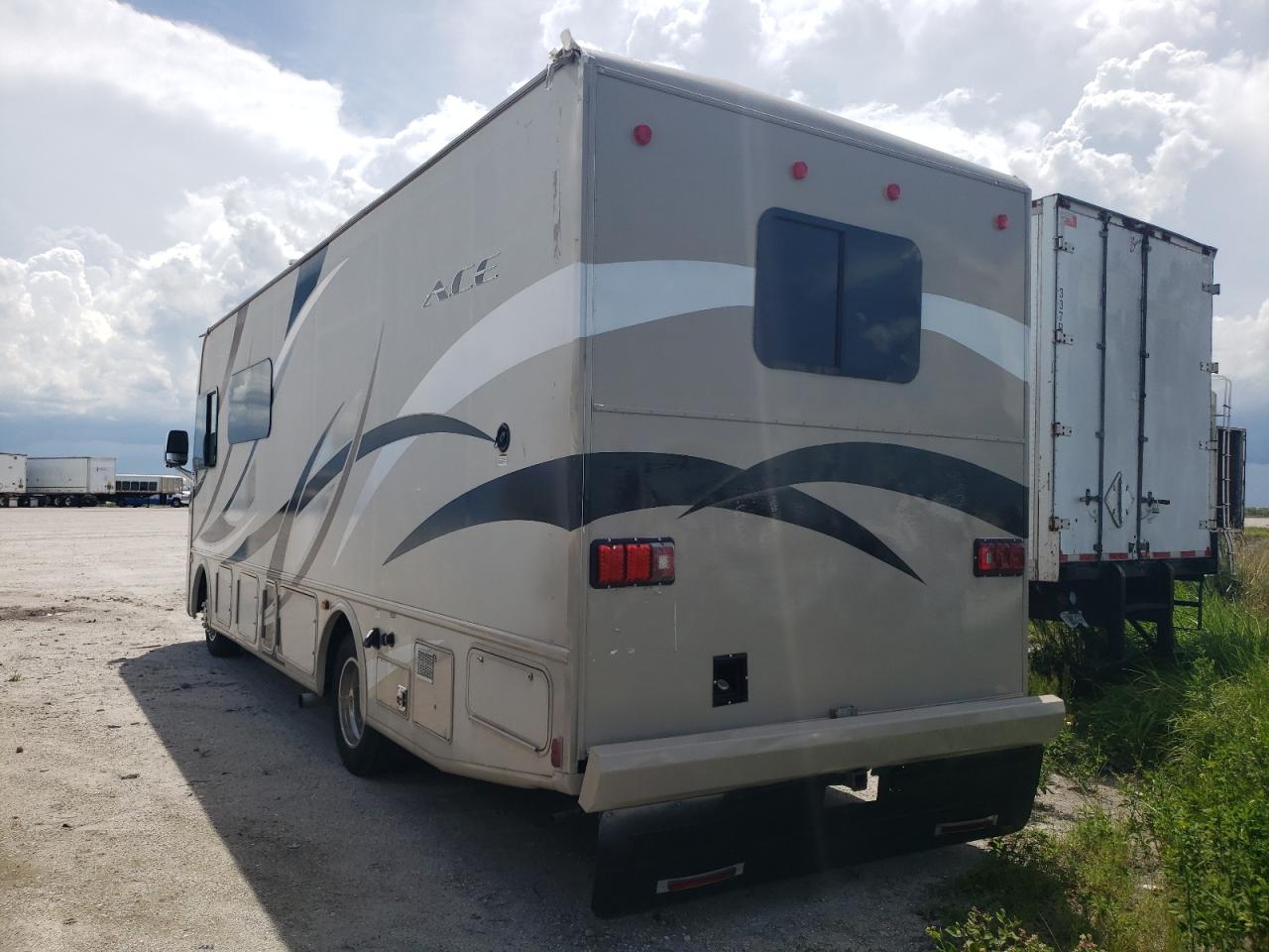 Image 3 of 2016 FORD F53 2016 with VIN 1F64F5DYXG0A00209