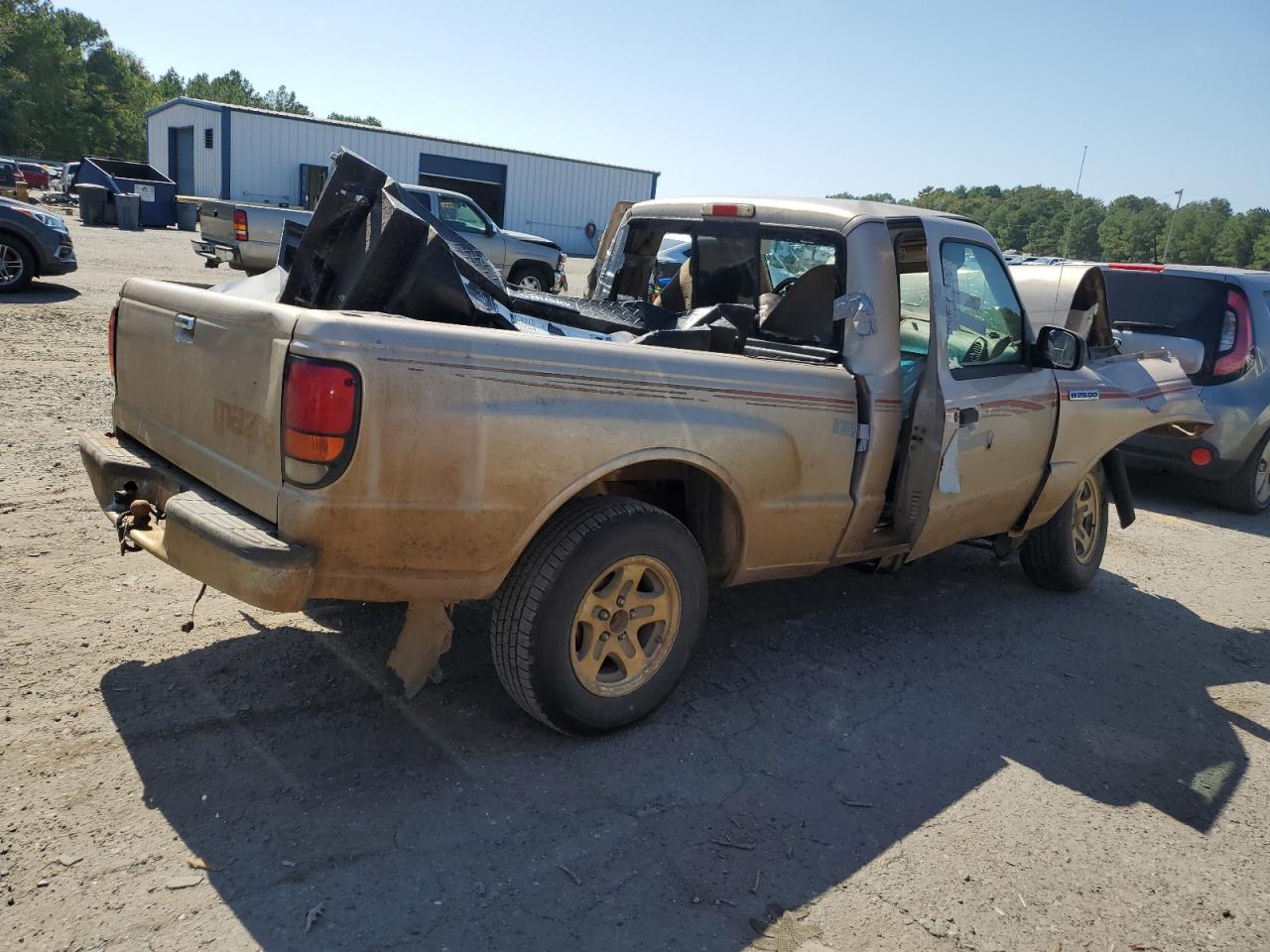 Image 3 of 1998 MAZDA B2500  1998 with VIN 4F4YR12C6WTM27929
