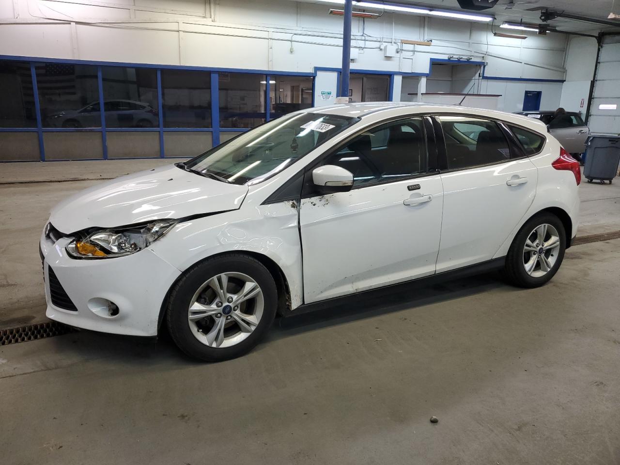 Image 1 of 2014 FORD FOCUS SE 2014 with VIN 1FADP3K28EL131427