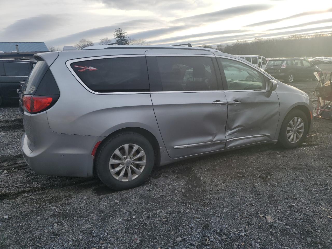 Изображение 3 2019 CHRYSLER PACIFICA TOURING L 2019 с VIN 2C4RC1BGXKR555349