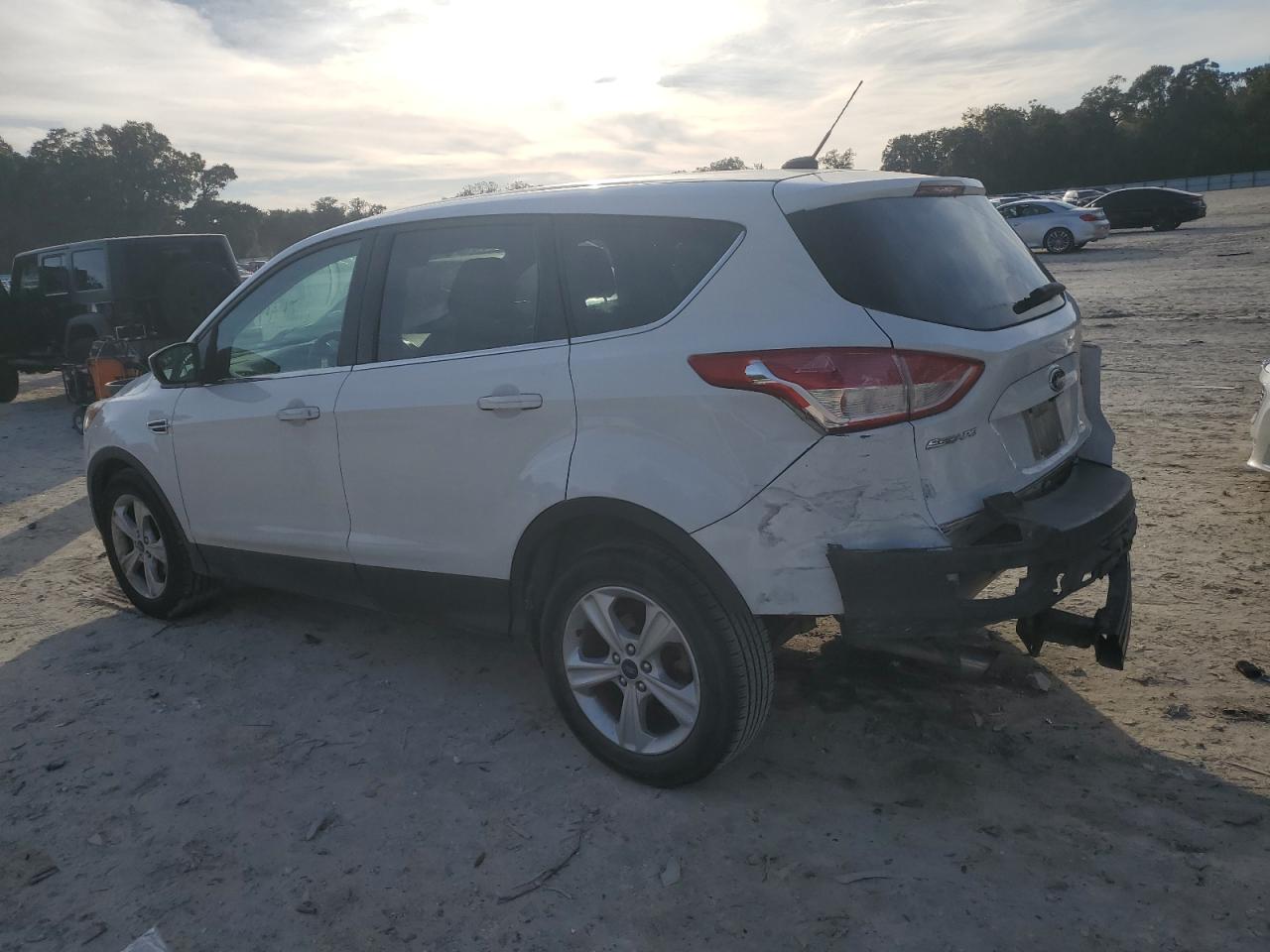 Image 2 of 2015 FORD ESCAPE SE 2015 with VIN 1FMCU0G95FUA51240