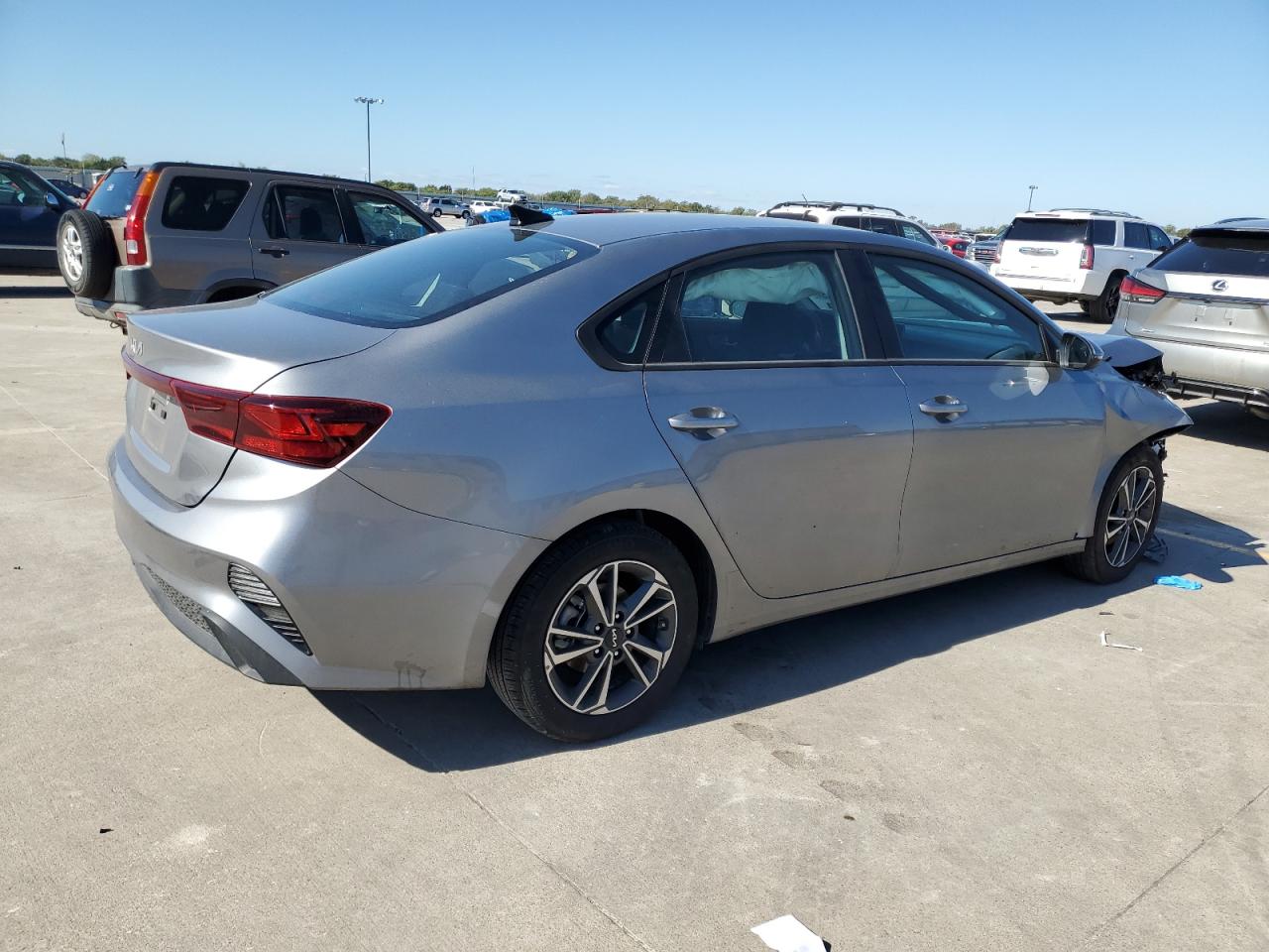 Obraz 3 z 2023 KIA FORTE LX 2023 z VIN 3KPF24AD6PE648392