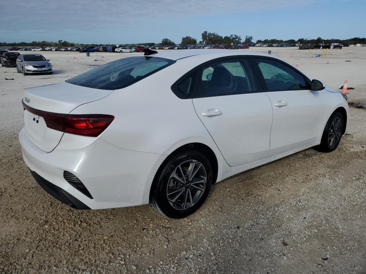 Image 3 of 2023 KIA FORTE LX 2023 with VIN 3KPF24AD7PE555588