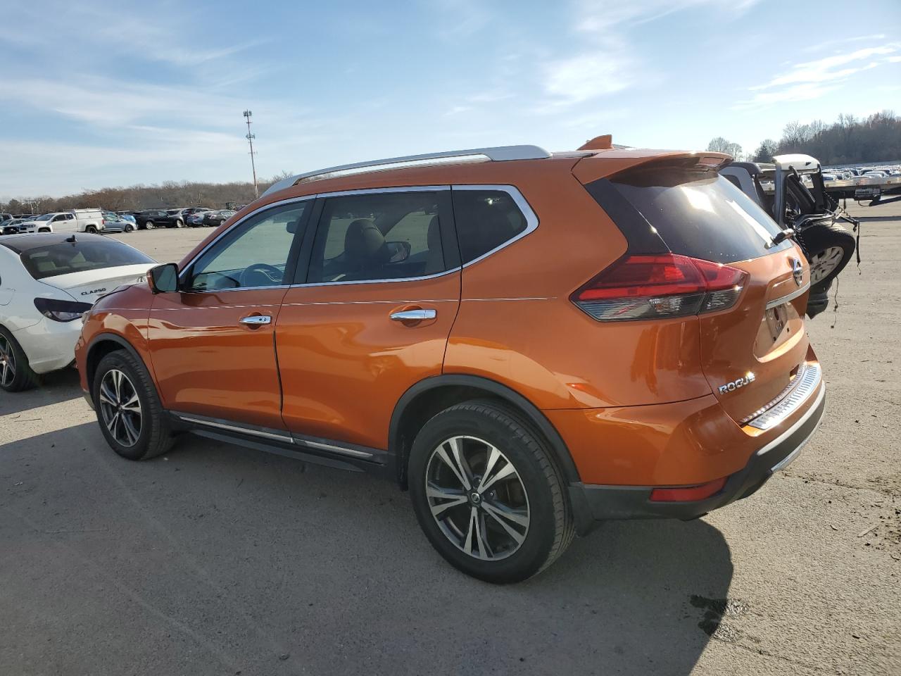 Изображение 2 2017 NISSAN ROGUE SV 2017 с VIN 5N1AT2MV7HC776192