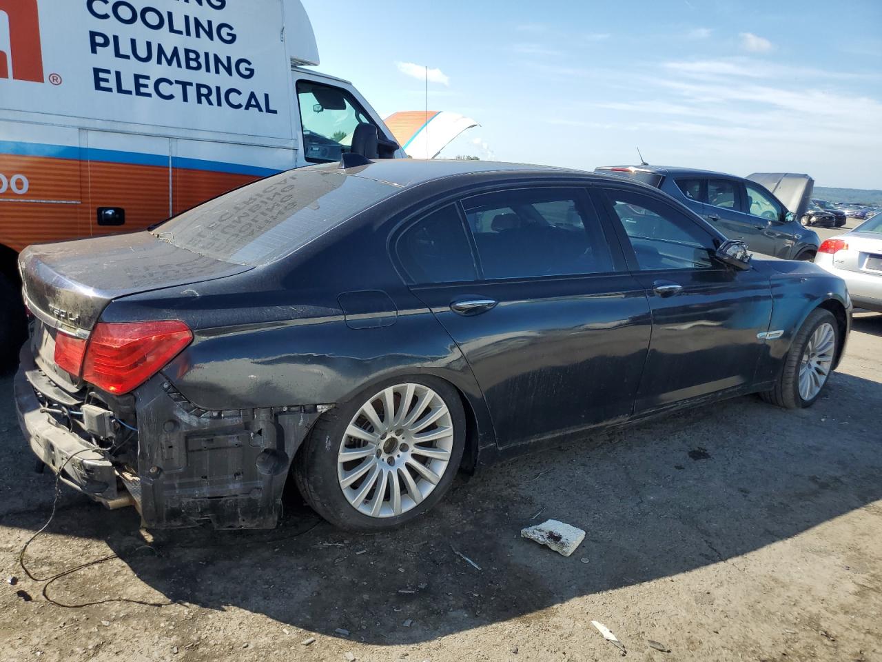 Image 3 of Bmw 750 Lxi 2012 with VIN WBAKC8C59CC435587