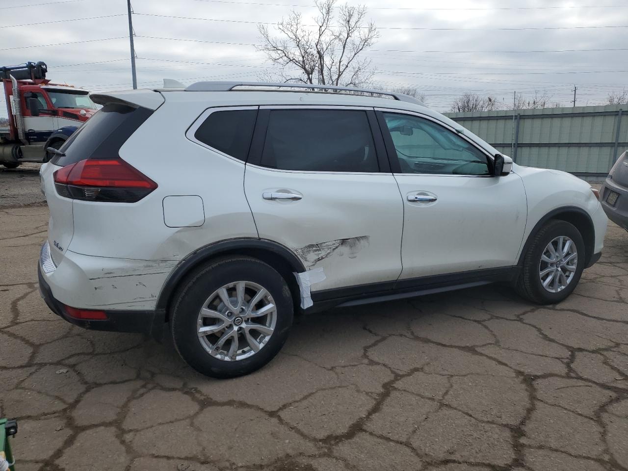 Изображение 3 2017 NISSAN ROGUE SV 2017 с VIN 5N1AT2MV1HC745911