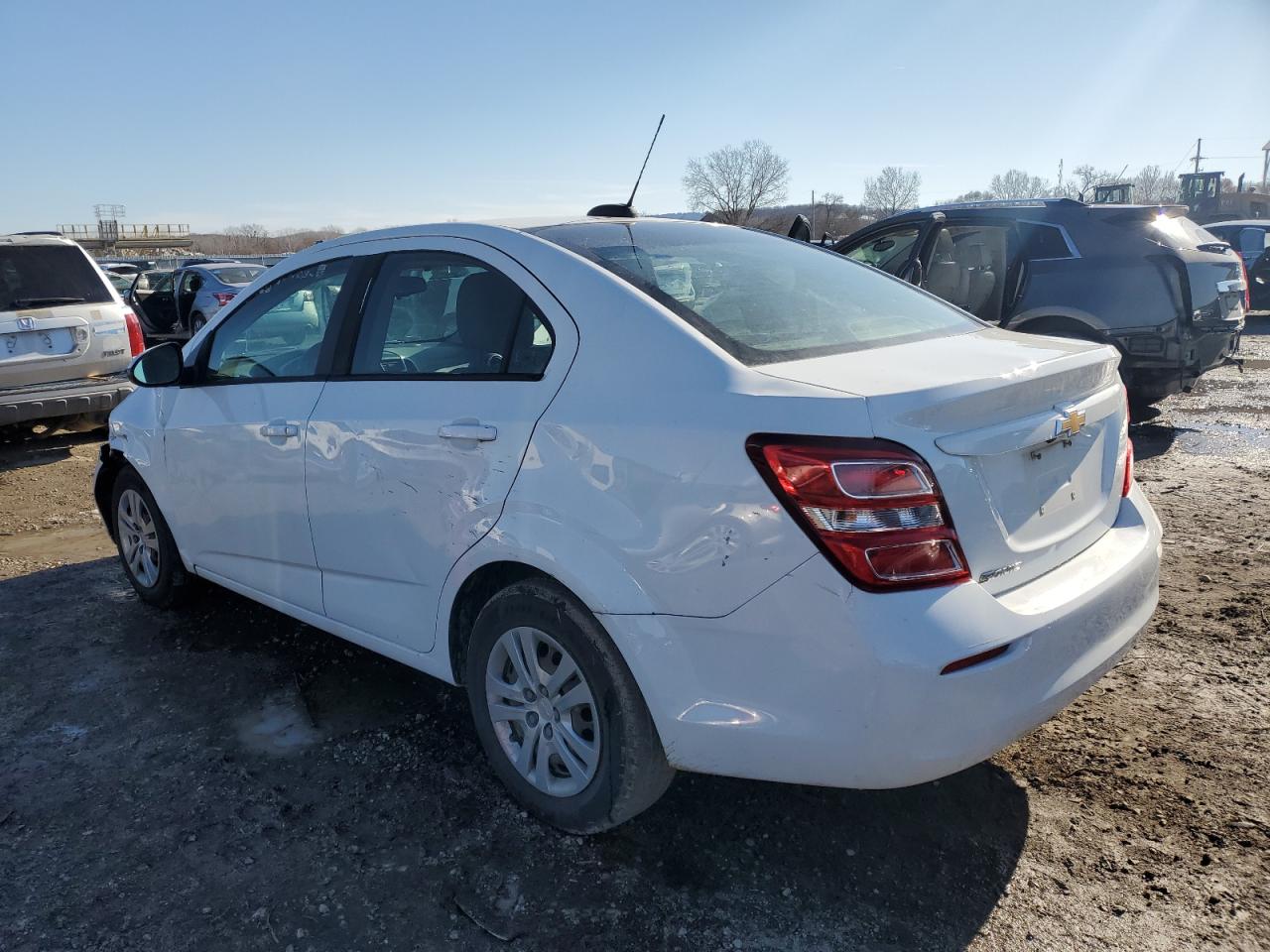 Изображение 2 2017 CHEVROLET SONIC LS 2017 с VIN 1G1JB5SG2H4167494