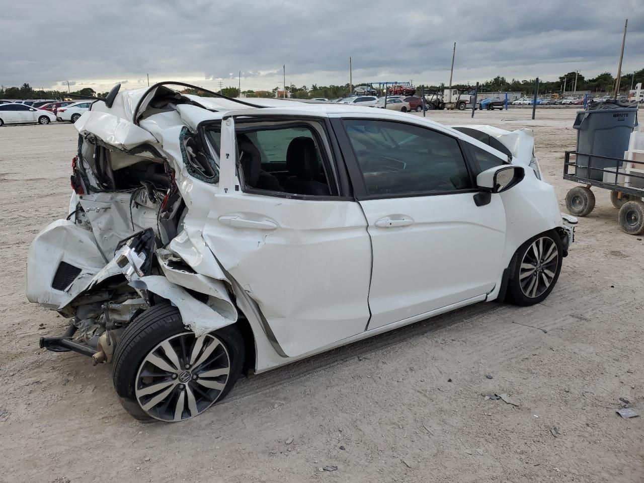 Image 3 of 2016 HONDA FIT EX 2016 with VIN 3HGGK5H93GM703996
