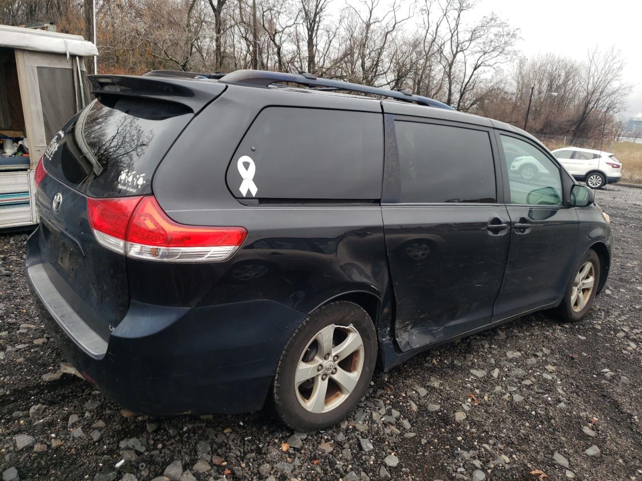 Изображение 3 2011 TOYOTA SIENNA LE 2011 с VIN 5TDKK3DC5BS152154
