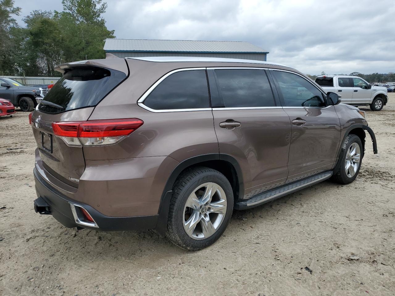 Изображение 3 2019 TOYOTA HIGHLANDER LIMITED 2019 с VIN 5TDYZRFHXKS326706