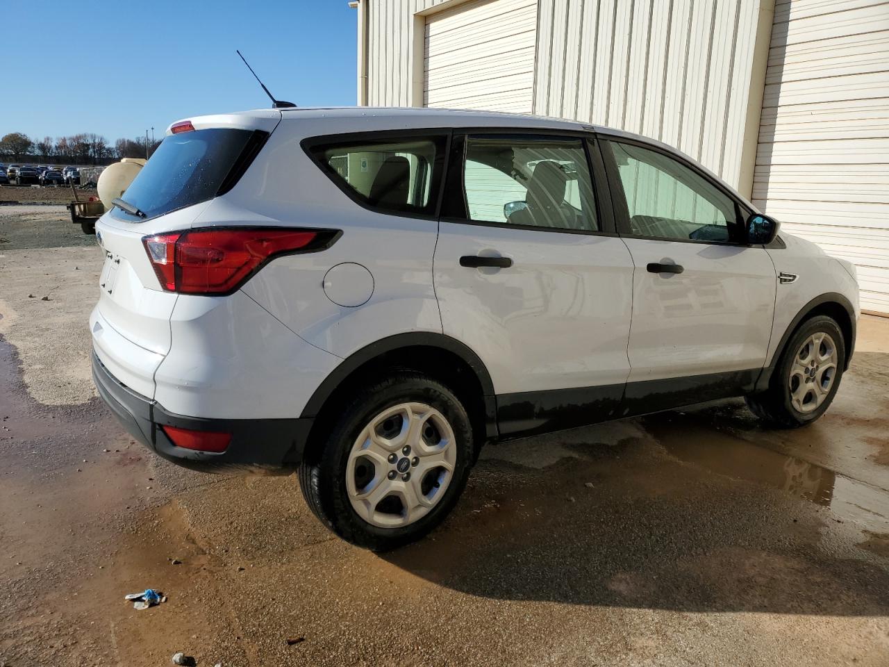 Obraz 3 z 2019 FORD ESCAPE S 2019 z VIN 1FMCU0F73KUB20498