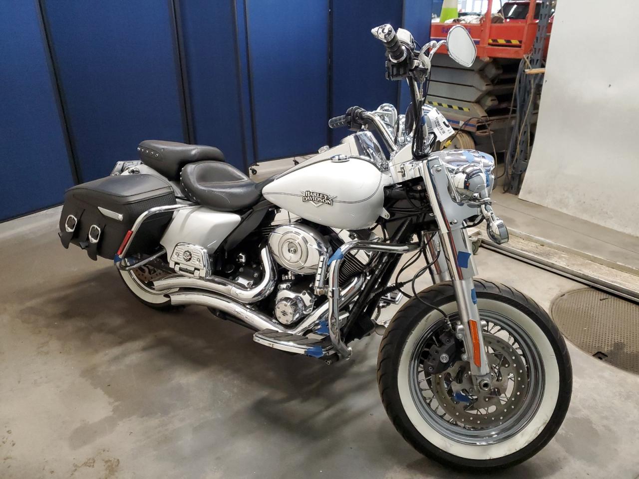 Image 1 of 2012 HARLEY-DAVIDSON FLHRC ROAD KING CLASSIC 2012 with VIN 1HD1FRM1XCB643070