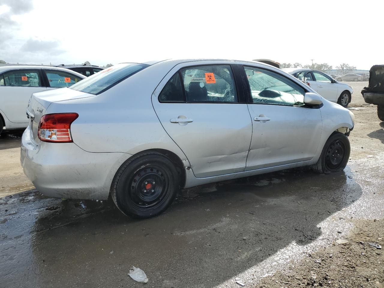 Obraz 3 z 2010 TOYOTA YARIS  2010 z VIN JTDBT4K39A1356019