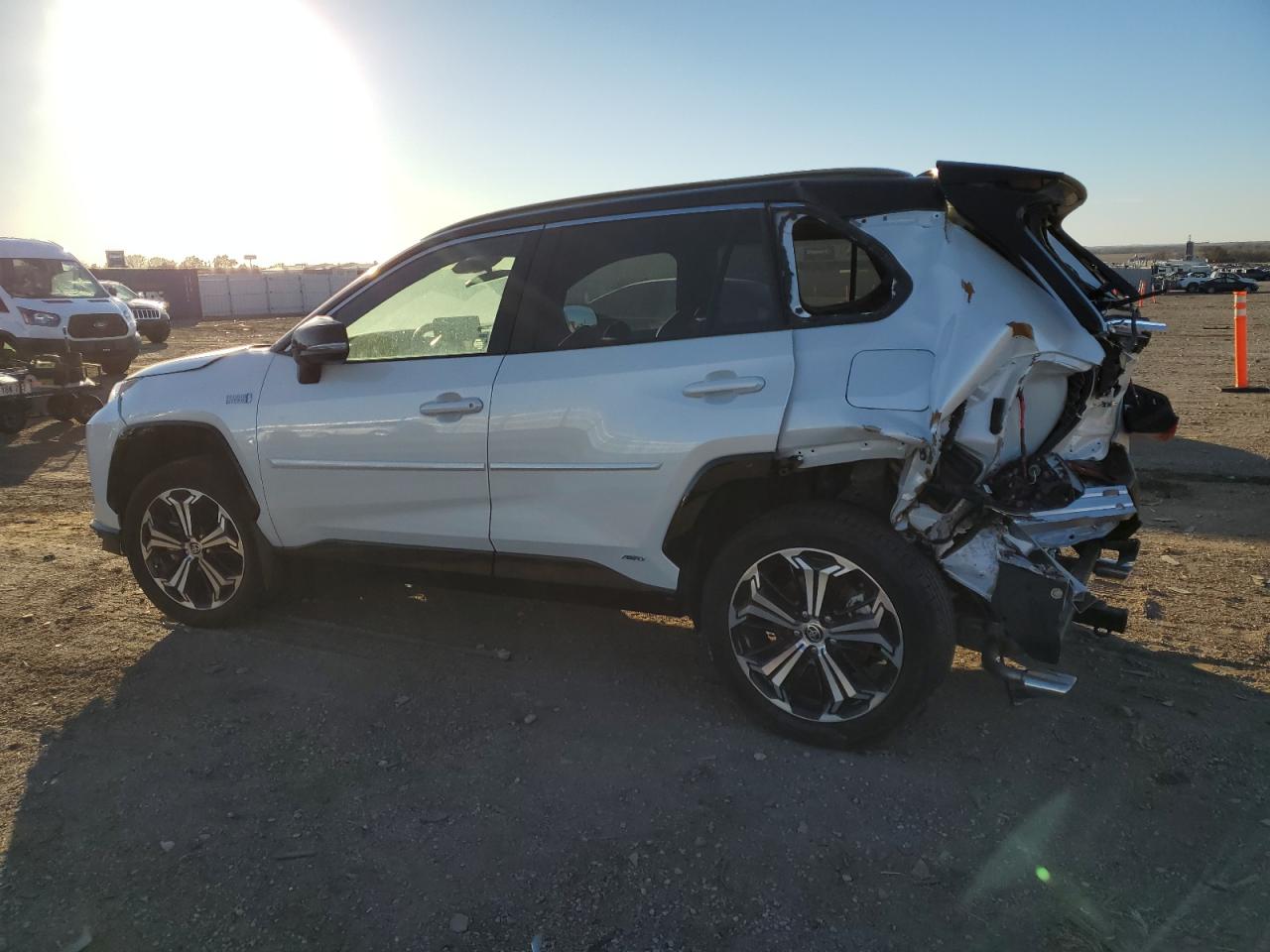 Изображение 2 2023 TOYOTA RAV4 PRIME XSE 2023 с VIN JTMEB3FV7PD117226