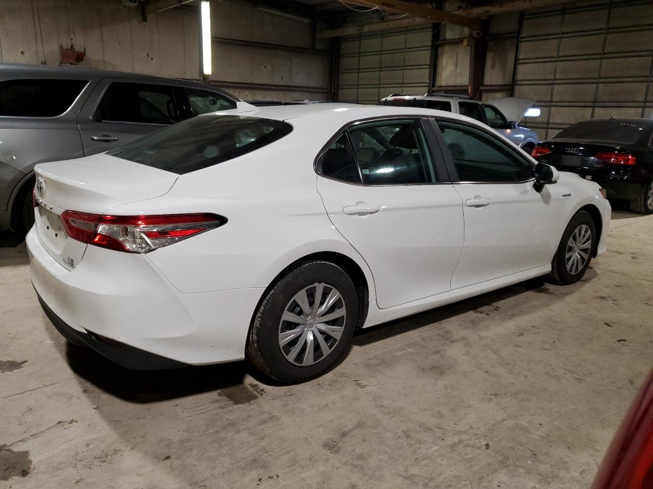 Obraz 3 z 2020 TOYOTA CAMRY LE 2020 z VIN 4T1C31AK6LU019803