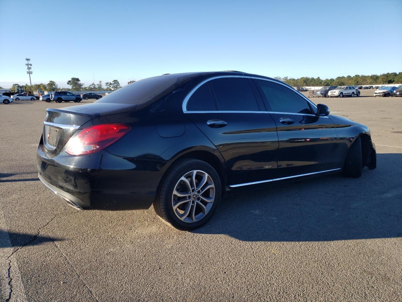 Изображение 3 2018 MERCEDES-BENZ C 300 4MATIC 2018 с VIN 55SWF4KB6JU247085