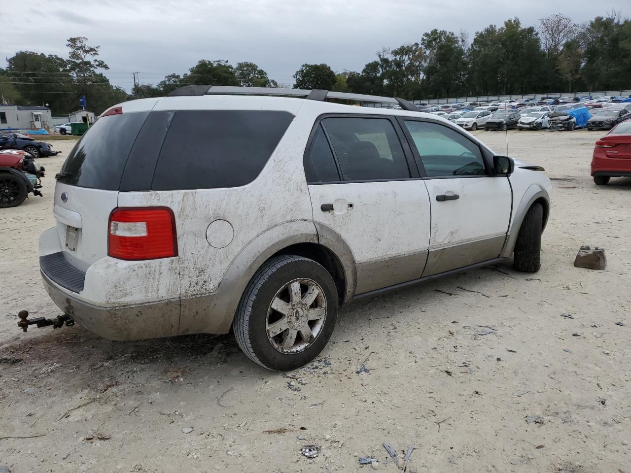 Image 3 of 2005 FORD FREESTYLE SE 2005 with VIN 1FMZK011X5GA42002