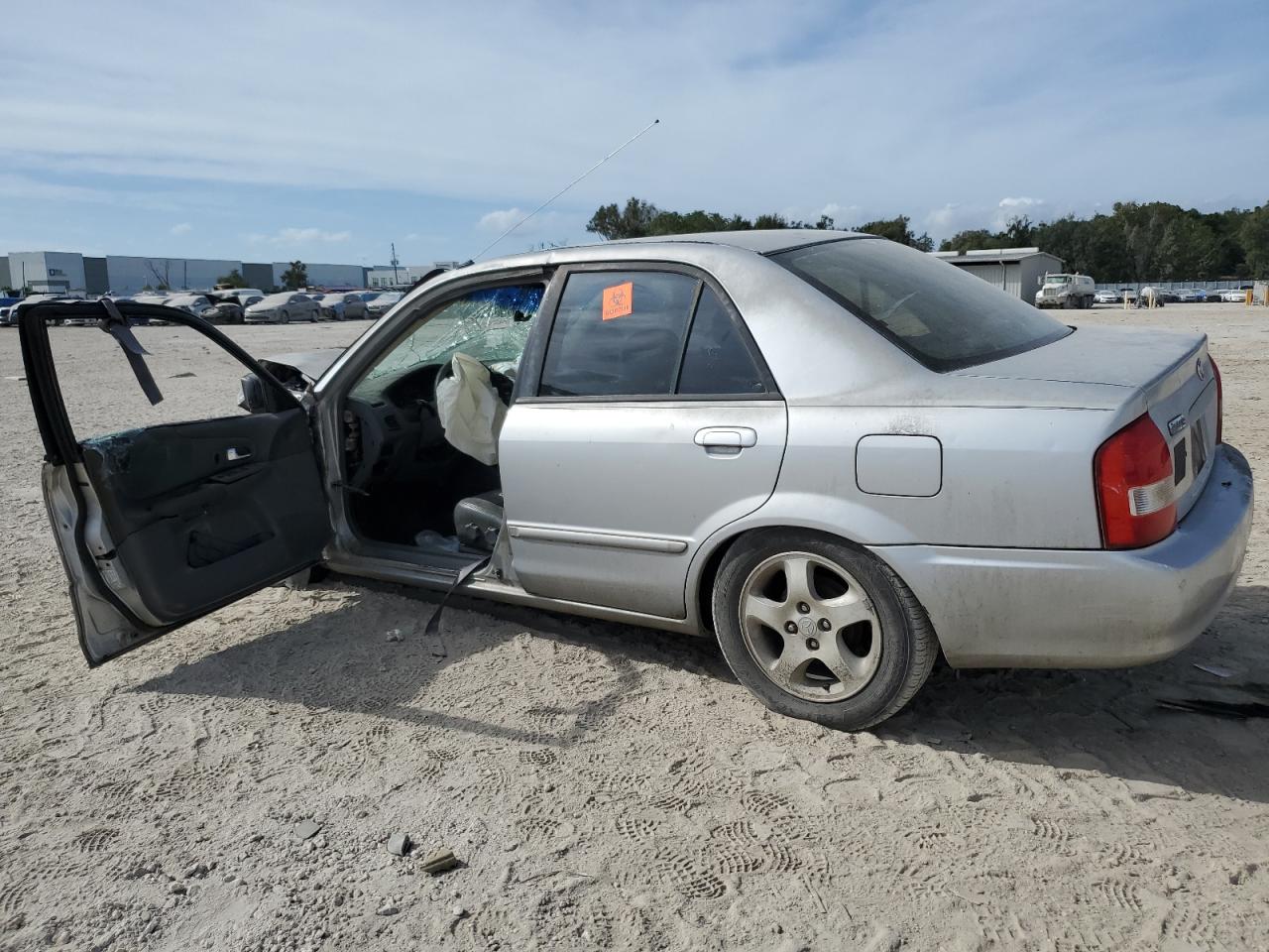 Image 2 of 2000 MAZDA PROTEGE ES 2000 with VIN JM1BJ2217Y0203888