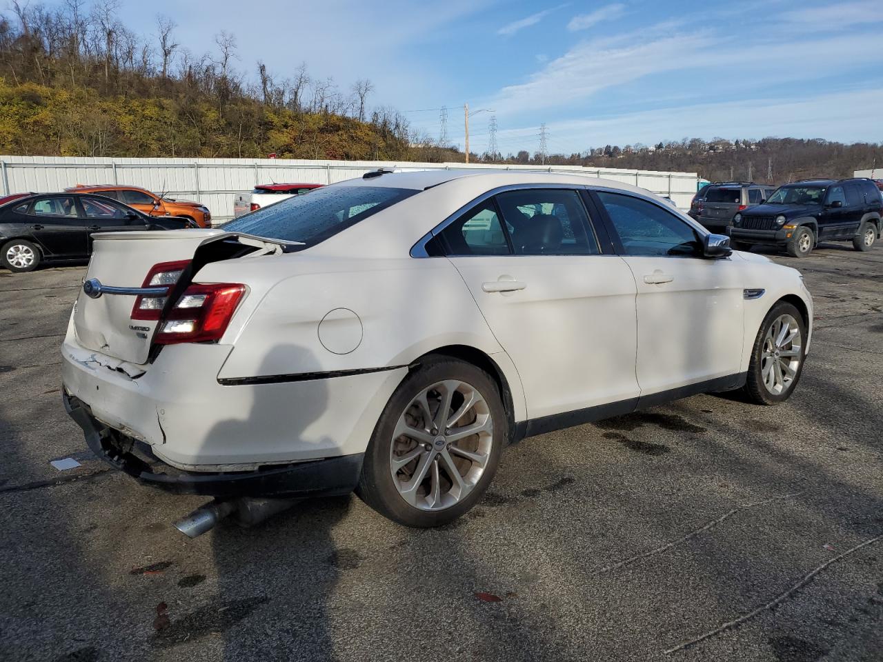 Image 3 of 2016 FORD TAURUS LIMITED 2016 with VIN 1FAHP2J8XGG128414