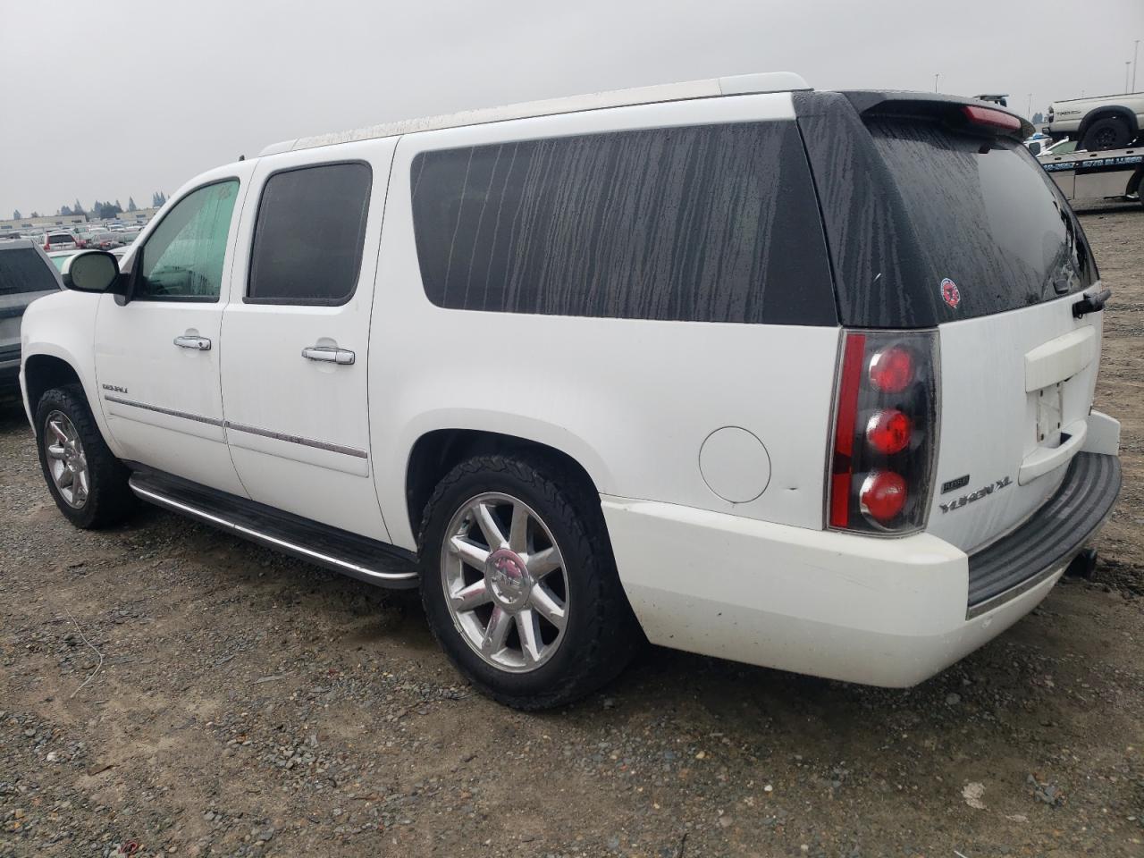 Image 2 of 2011 GMC YUKON XL DENALI 2011 with VIN 1GKS1MEF2BR184743