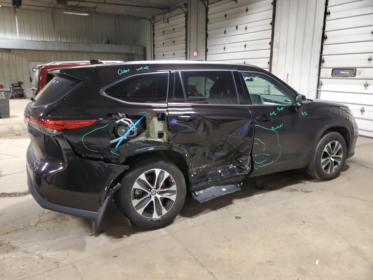 Image 3 of 2021 TOYOTA HIGHLANDER XLE 2021 with VIN 5TDGZRBH5MS106703